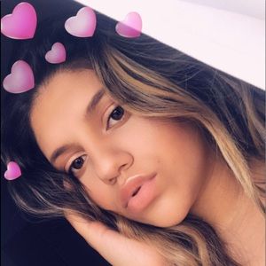 Meet your Posher, Desiree